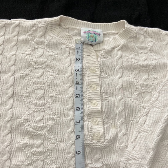 Vintage White Cable Knit Cropped Button-Down Sweater - Picture 15 of 15